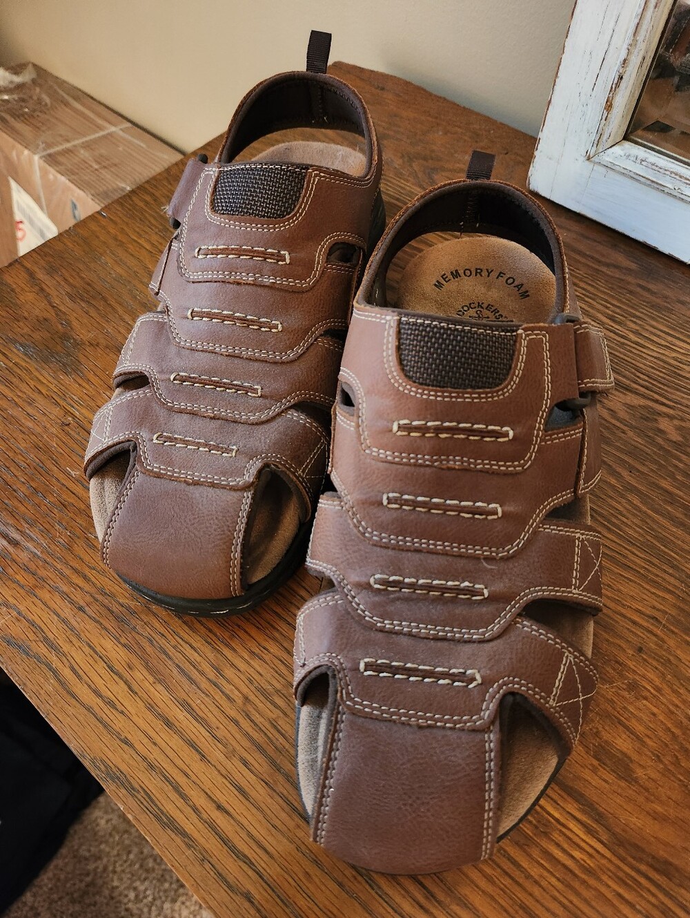 Docker's Mens Fisherman Memory Foam Sandal. EUC Sz 9